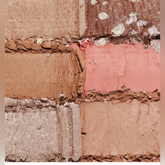 NIB True + Luscious Lucky Glow Bronze and Highlight Palette Full Size - Picture 4 of 12